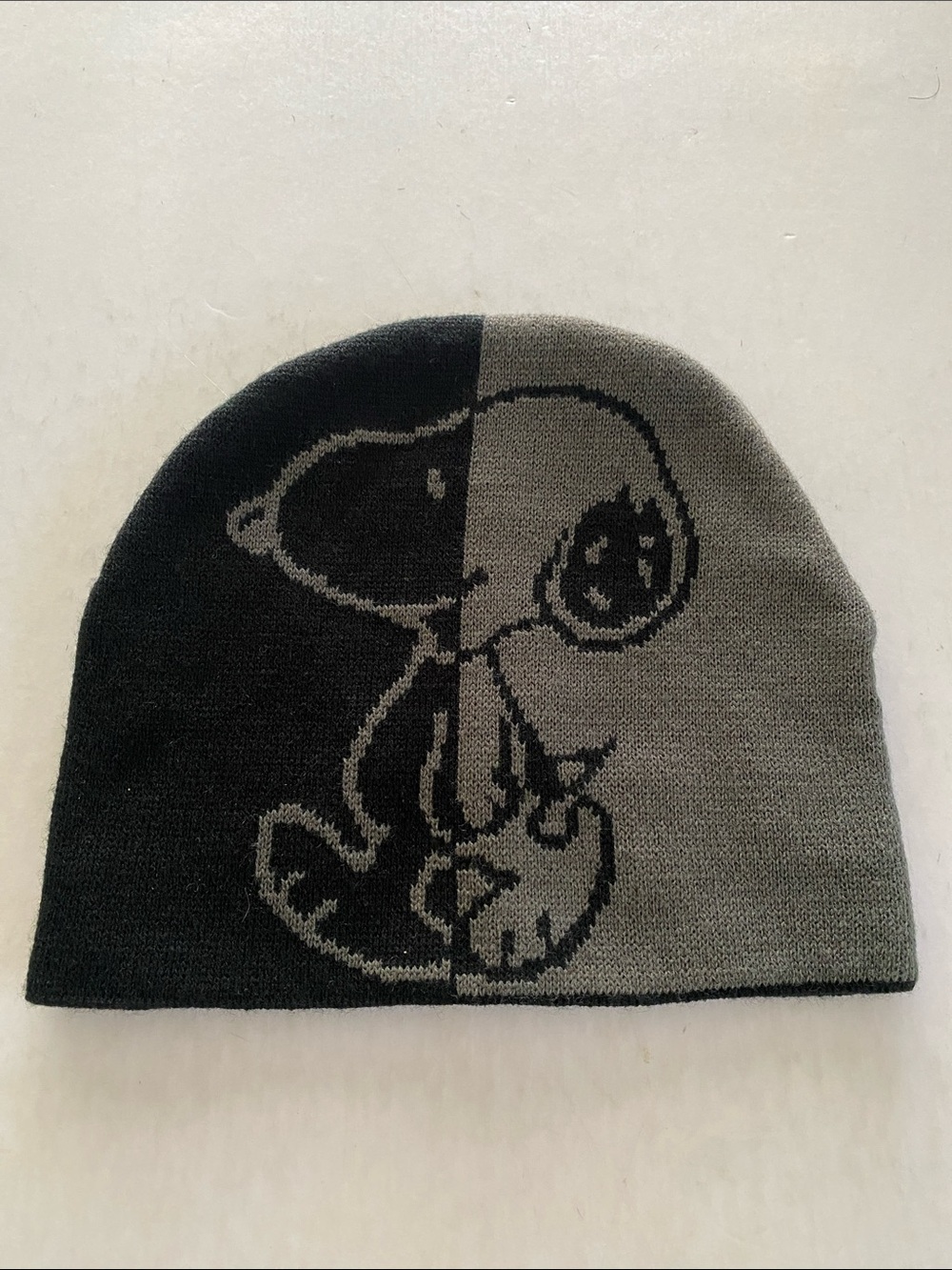 Snoopy Peanuts Cedar Fair Black Gray Knit Beanie Hat NWOT
